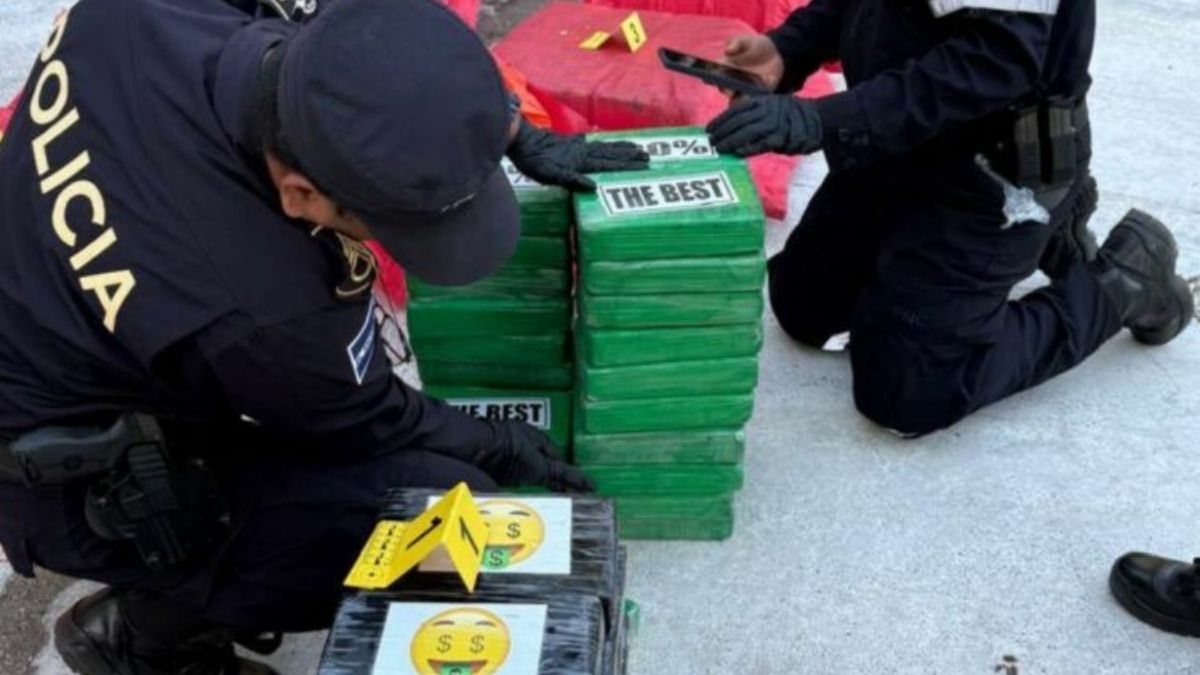 Autoridades interceptan lancha con droga valorada en $9.4 millones en ...
